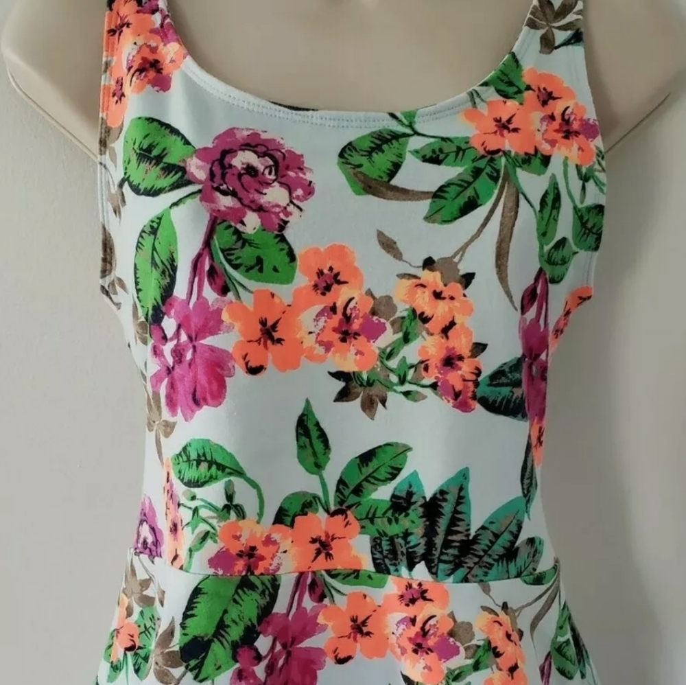 Express Women's Top Ruffled Bottom Flowered Back Zip